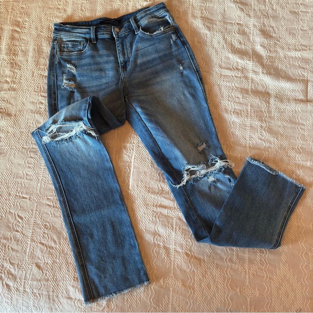 Flying Monkey distressed jeans sz 28 / frayed knees & hem 98% cotton/2% spandex